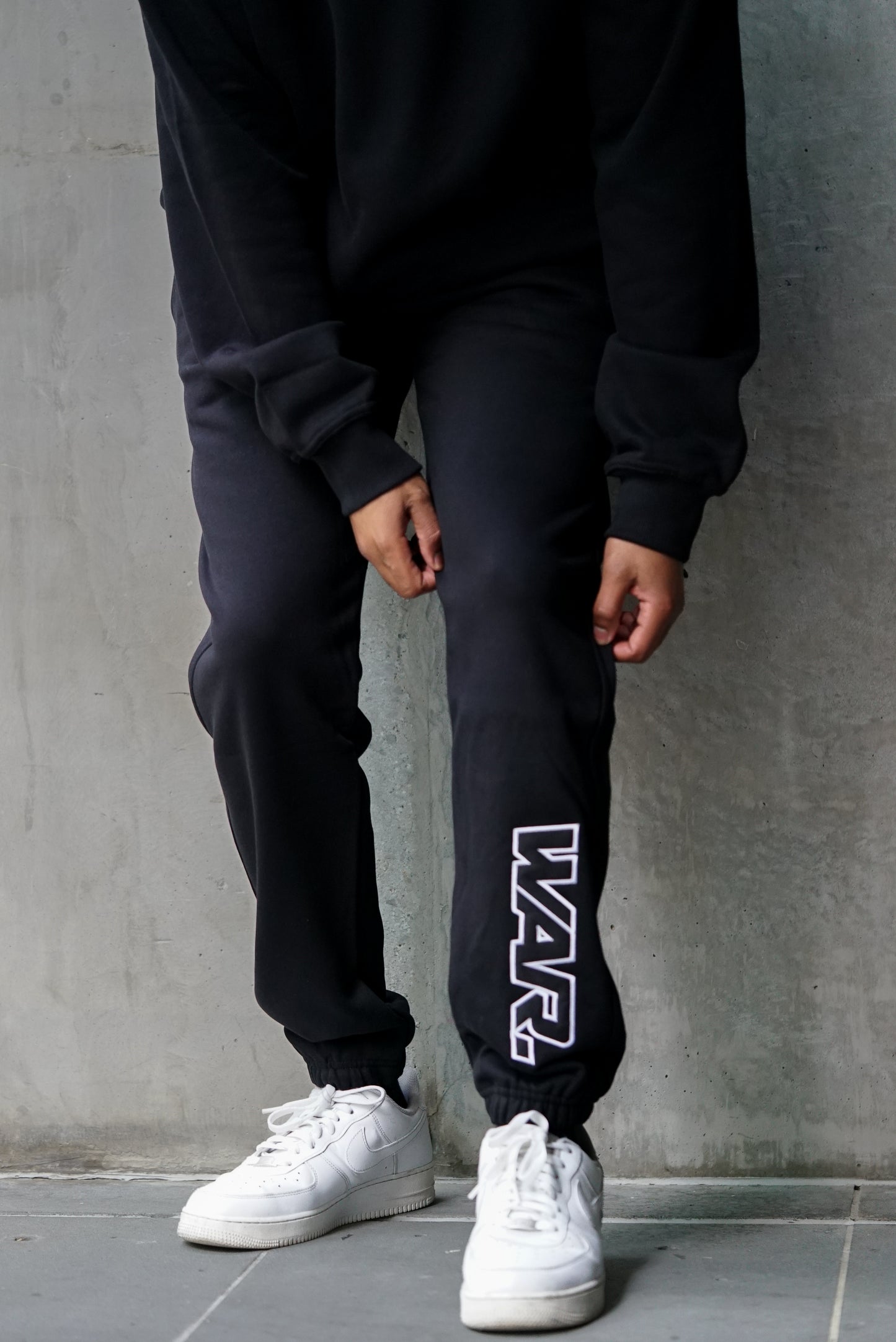 INTERNATIONAL OVERSIZED TRACKPANTS