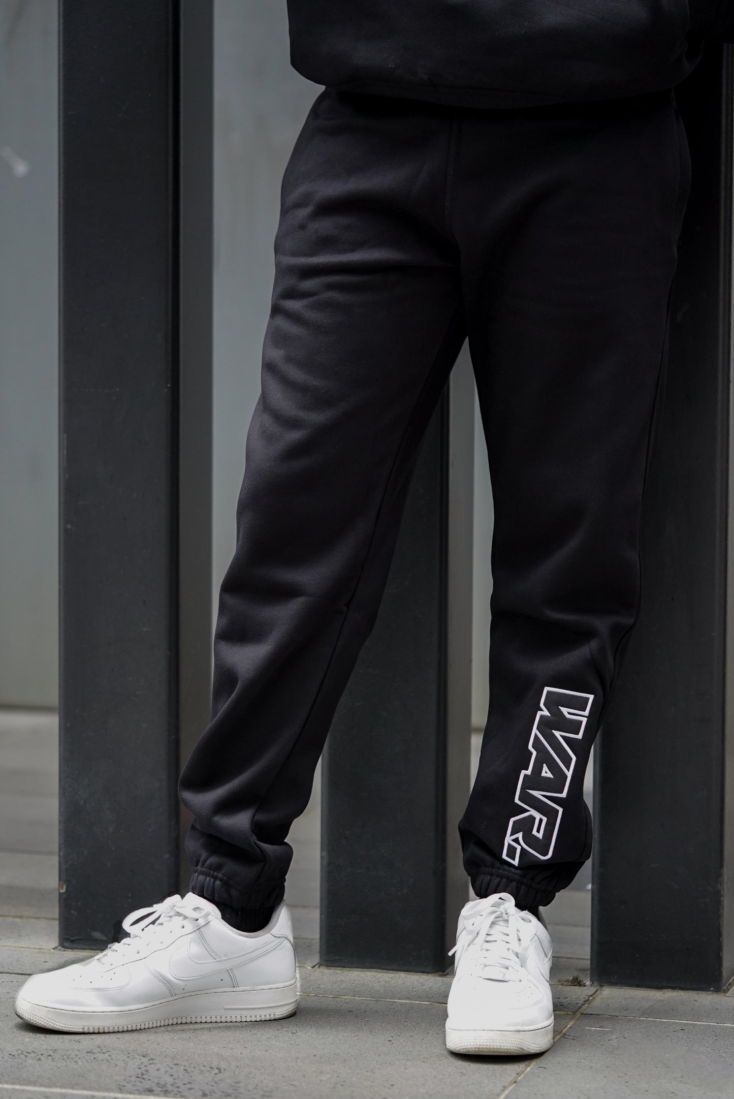 INTERNATIONAL OVERSIZED TRACKPANTS